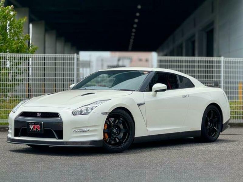 NISSAN GT-R