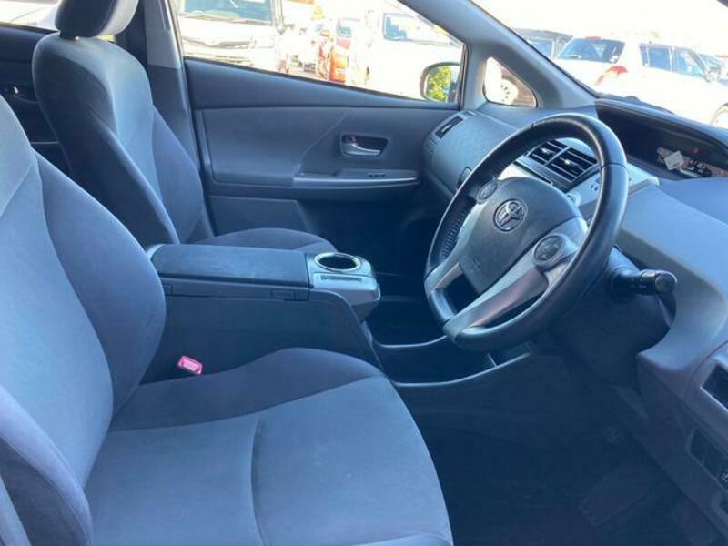 PRIUS ALPHA