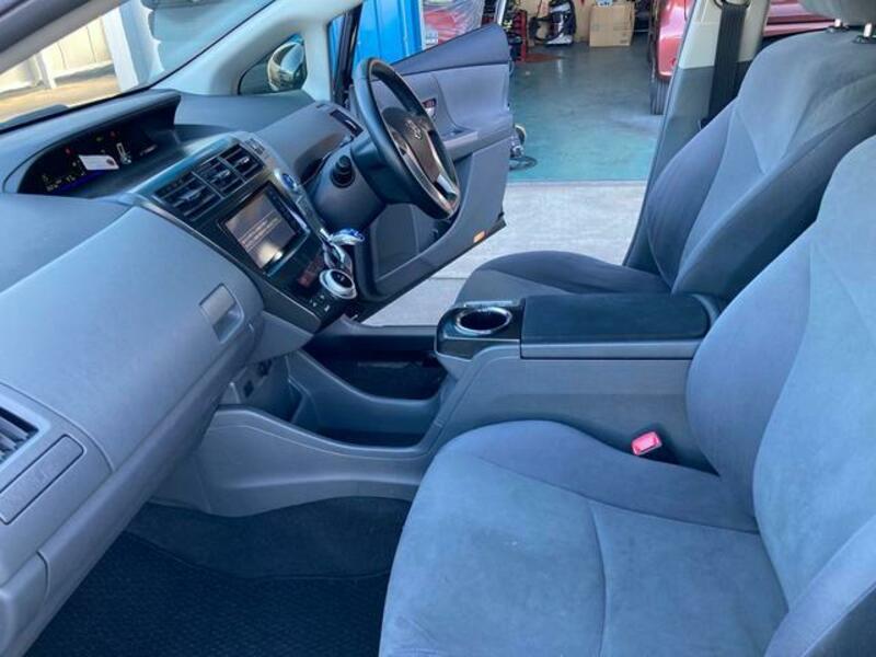 PRIUS ALPHA