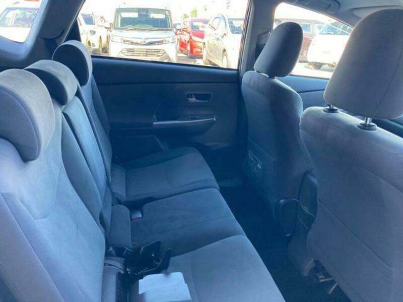 PRIUS ALPHA