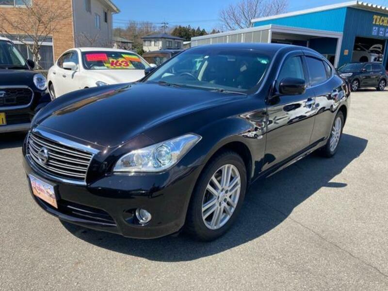 NISSAN FUGA