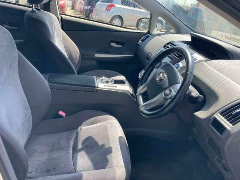 PRIUS ALPHA