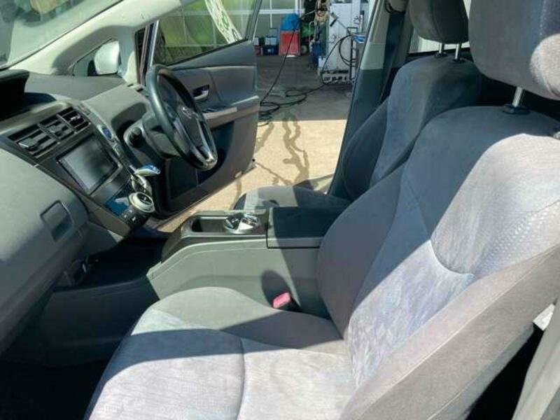 PRIUS ALPHA