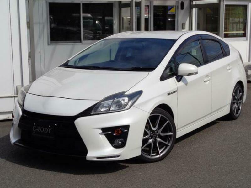 TOYOTA PRIUS