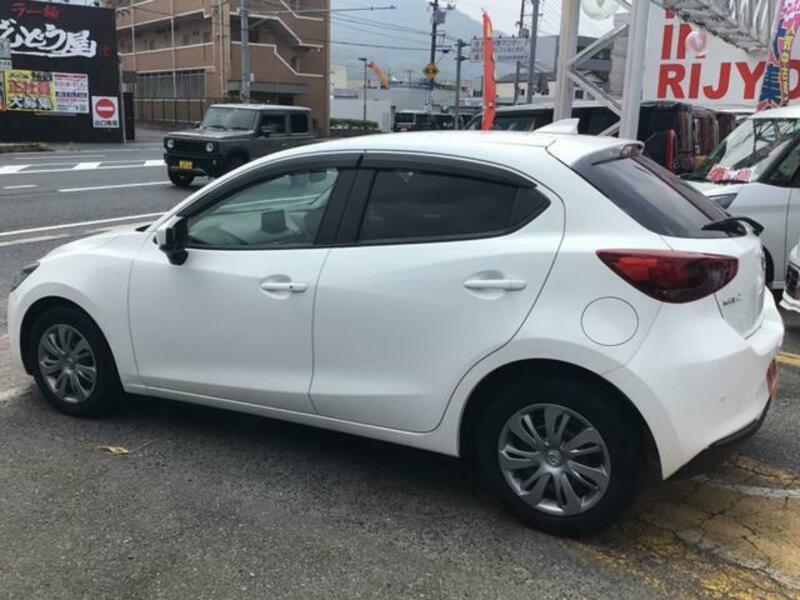 MAZDA2