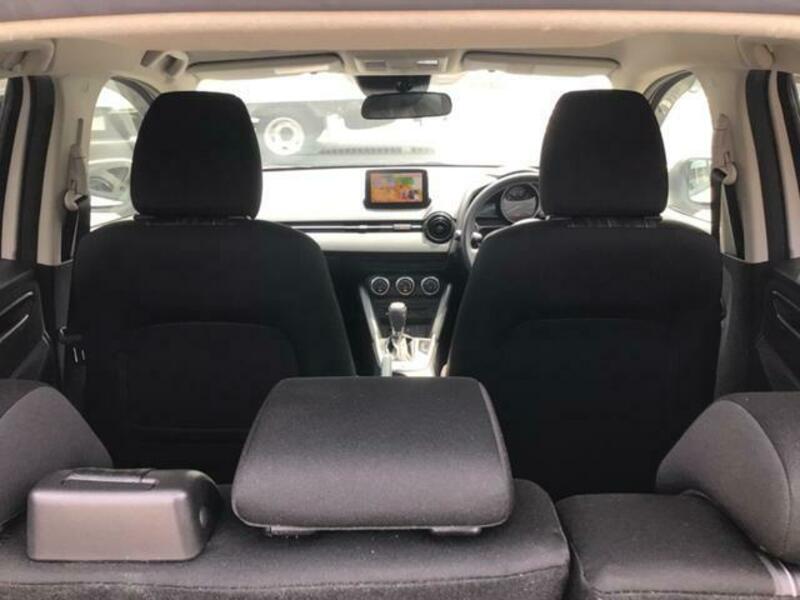 MAZDA2