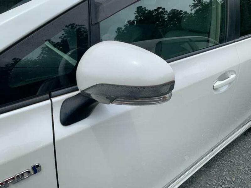 PRIUS ALPHA