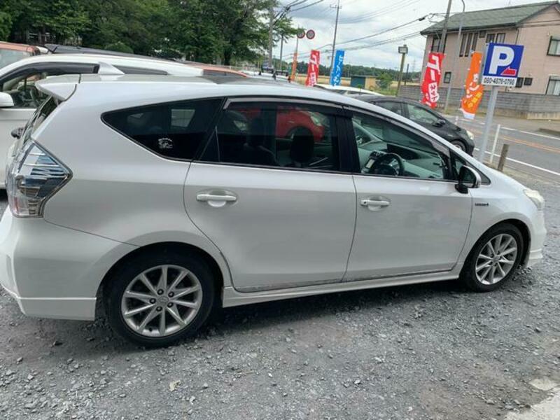 PRIUS ALPHA