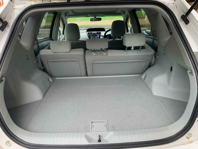 PRIUS ALPHA