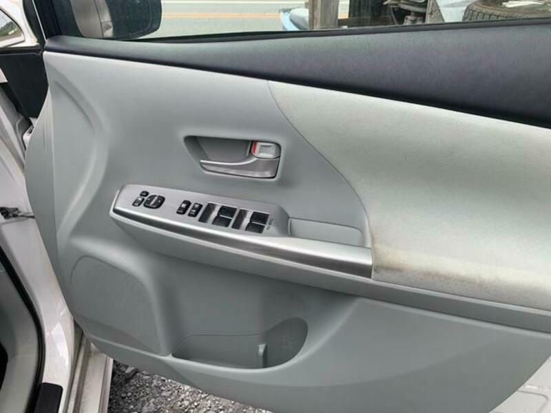PRIUS ALPHA