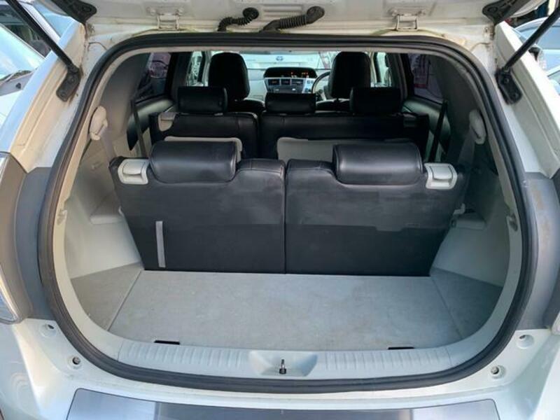 PRIUS ALPHA