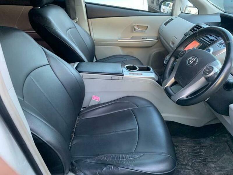 PRIUS ALPHA