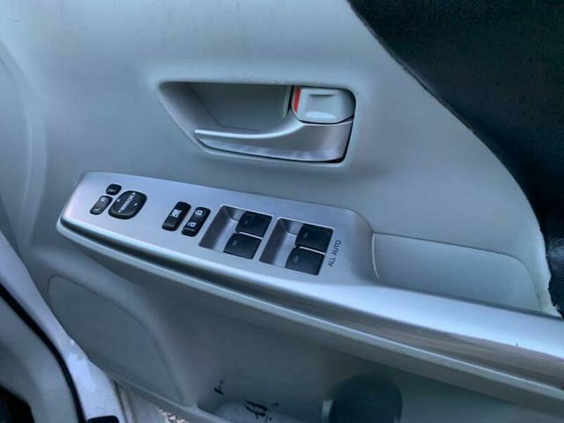 PRIUS ALPHA
