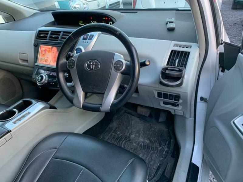 PRIUS ALPHA