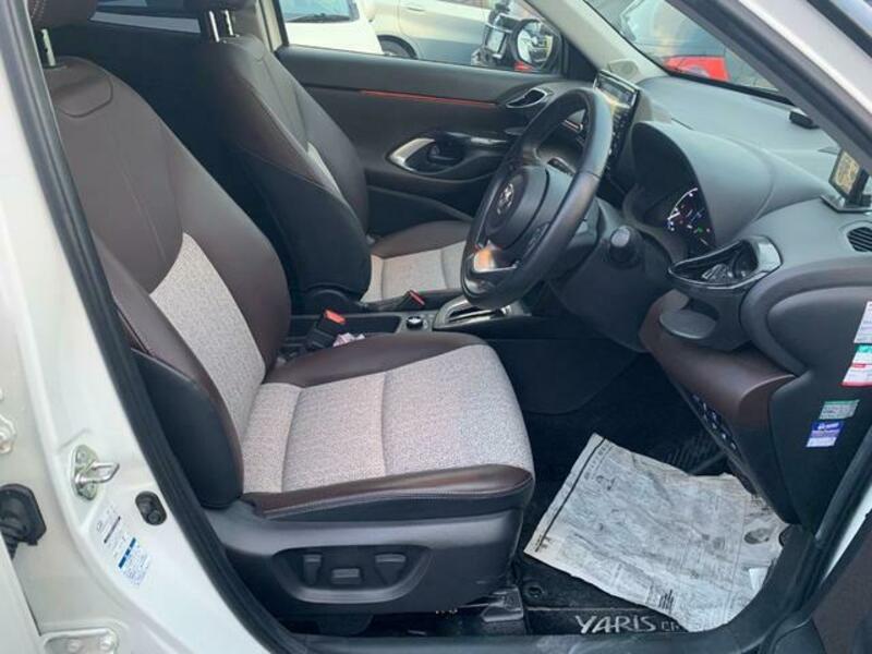 YARIS CROSS