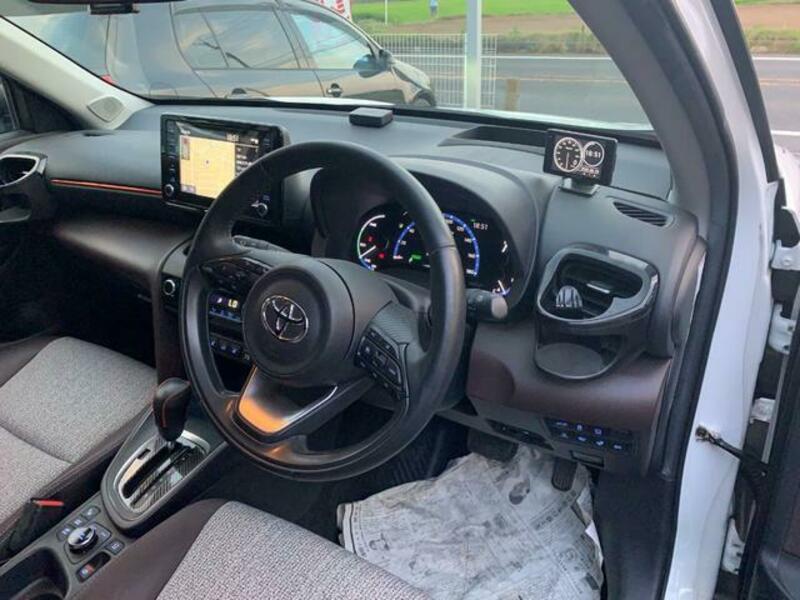 YARIS CROSS
