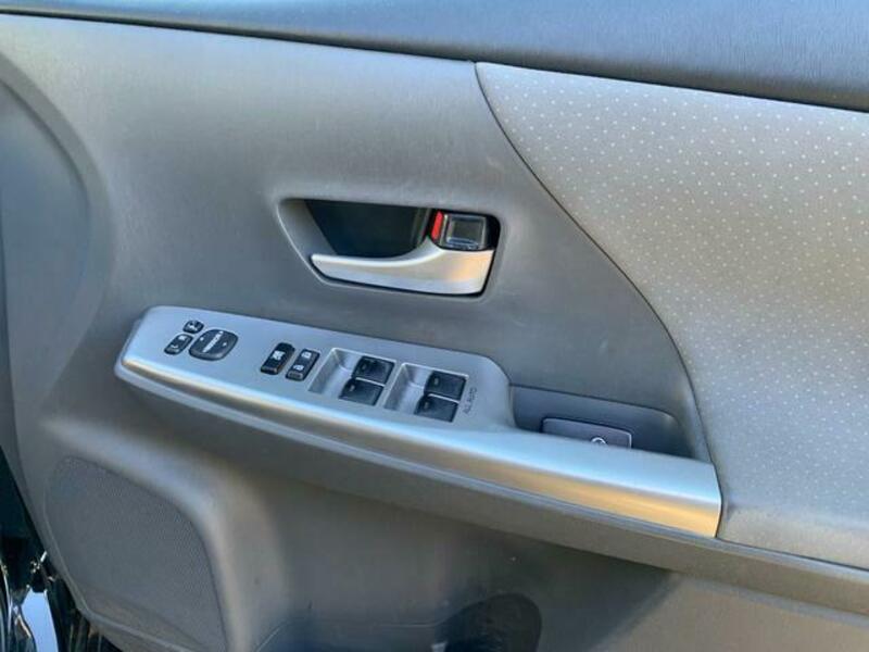 PRIUS ALPHA