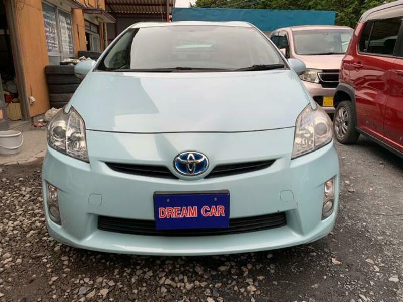 TOYOTA PRIUS