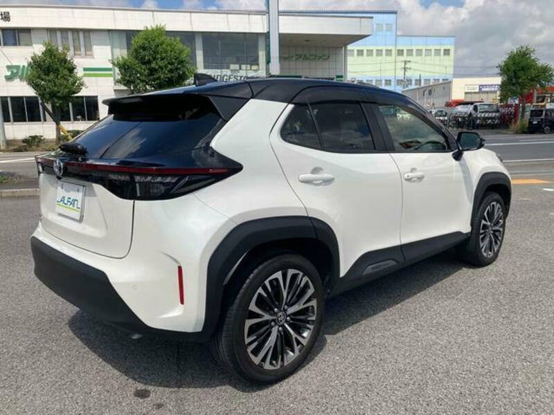 YARIS CROSS