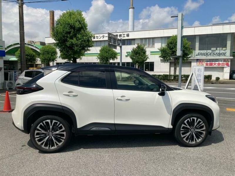 YARIS CROSS