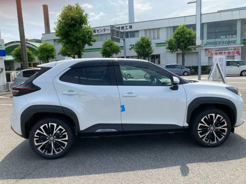 YARIS CROSS