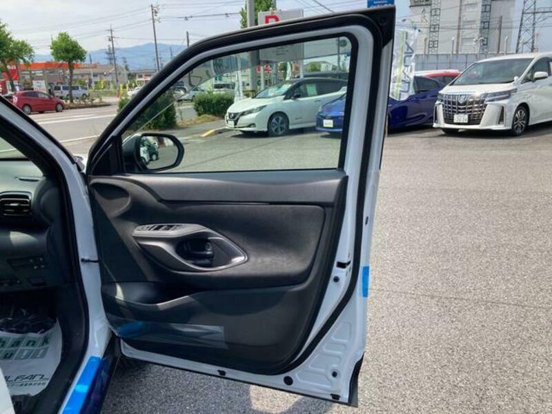 YARIS CROSS