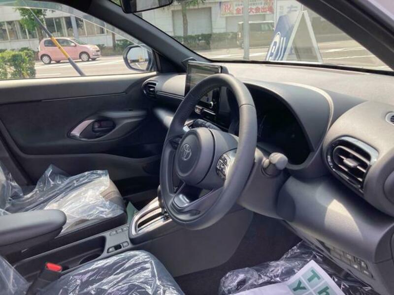 YARIS CROSS