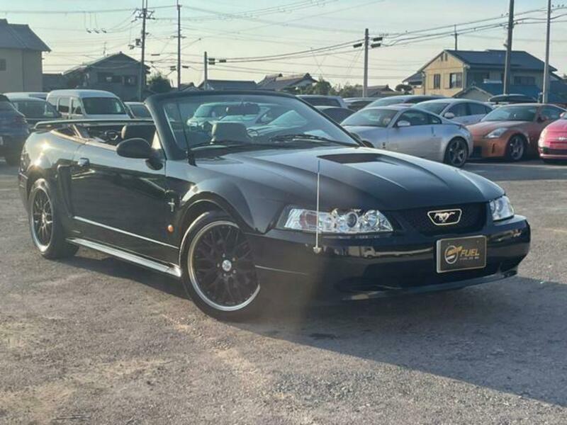 FORD MUSTANG