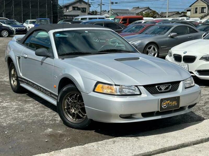 FORD MUSTANG