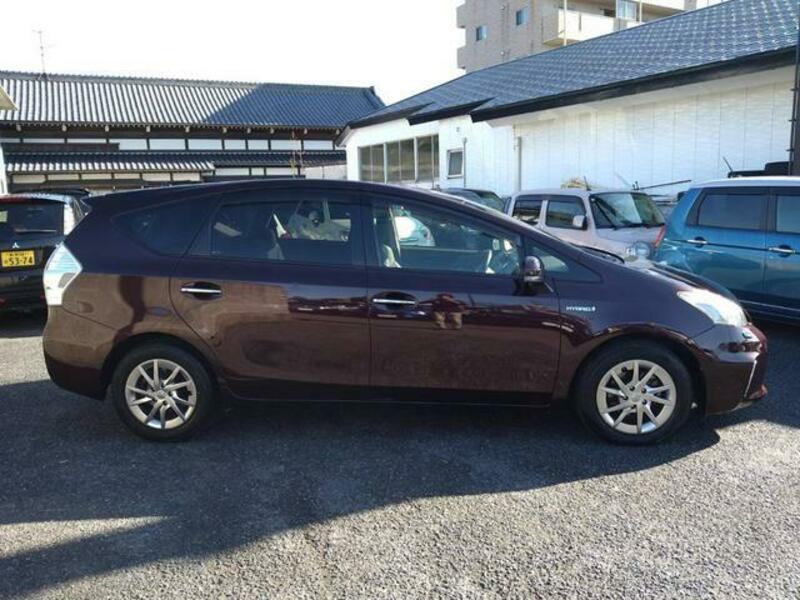 PRIUS ALPHA