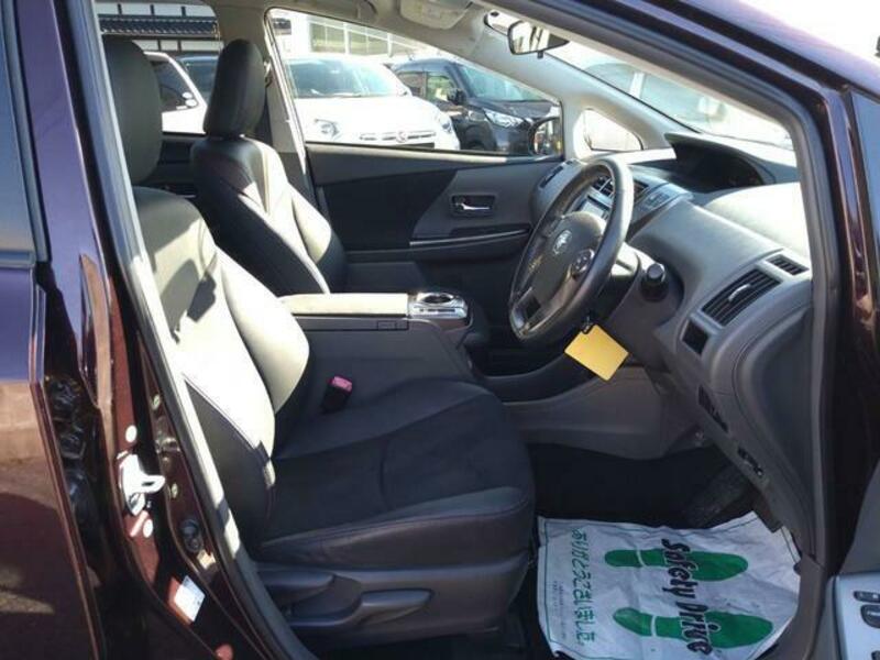 PRIUS ALPHA
