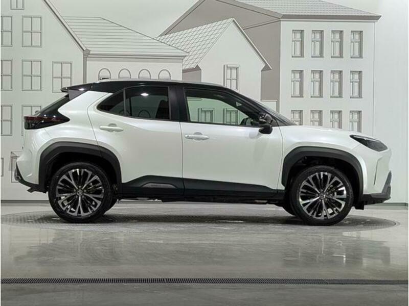 YARIS CROSS