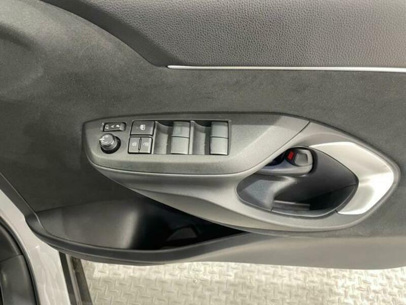 YARIS CROSS