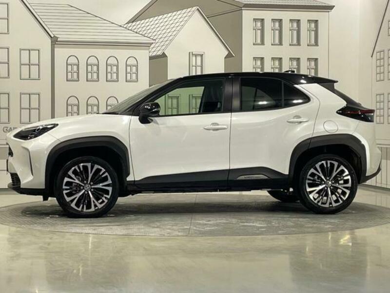 YARIS CROSS