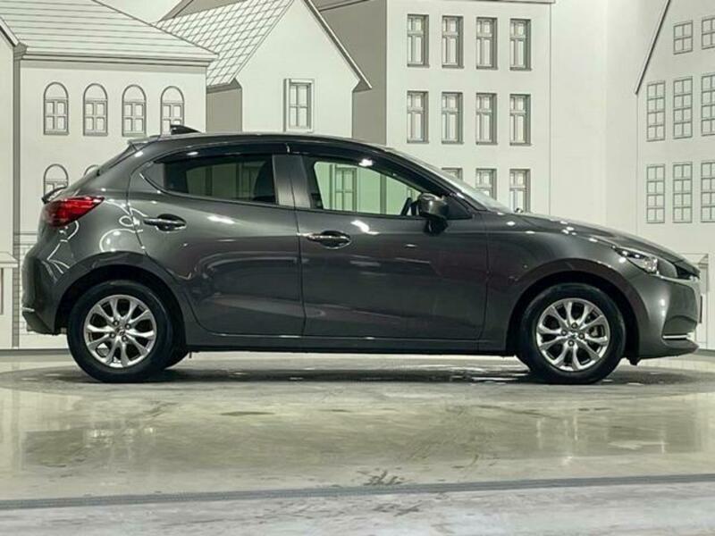 MAZDA2