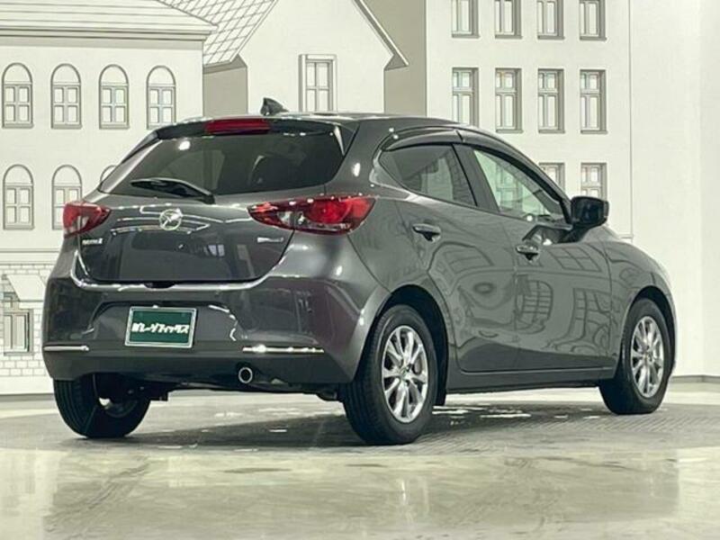 MAZDA2