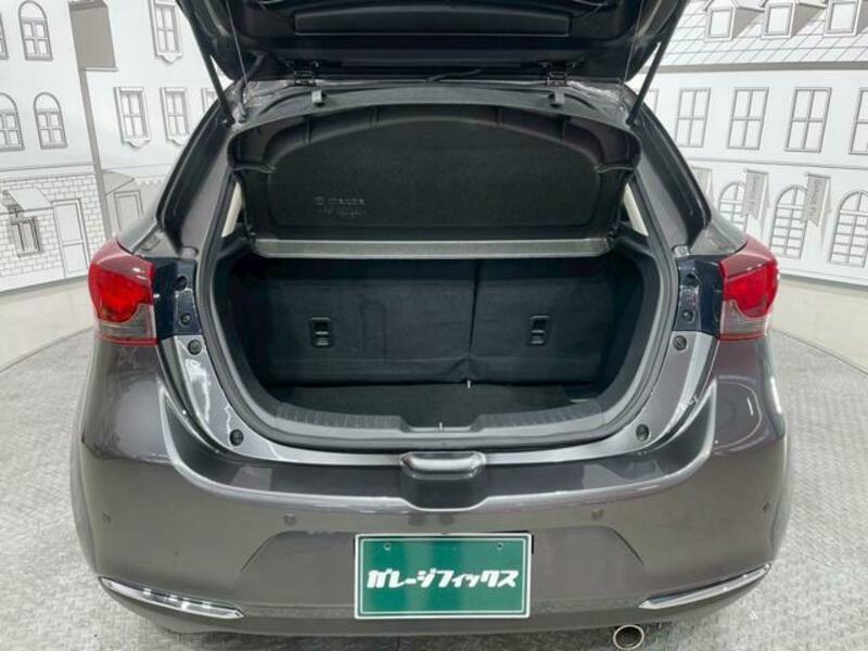 MAZDA2