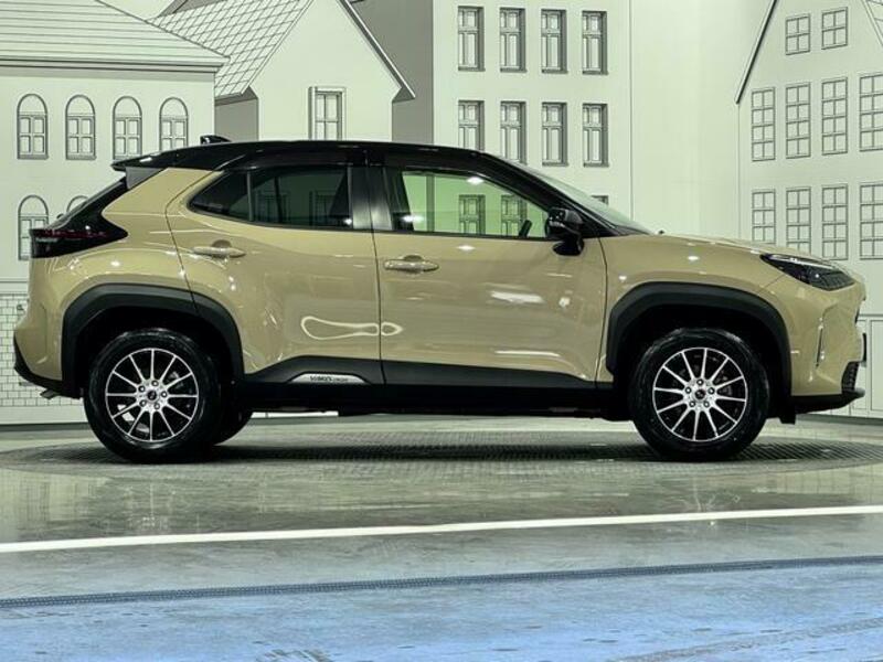 YARIS CROSS
