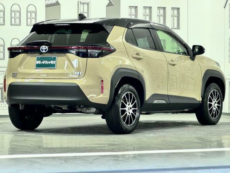 YARIS CROSS