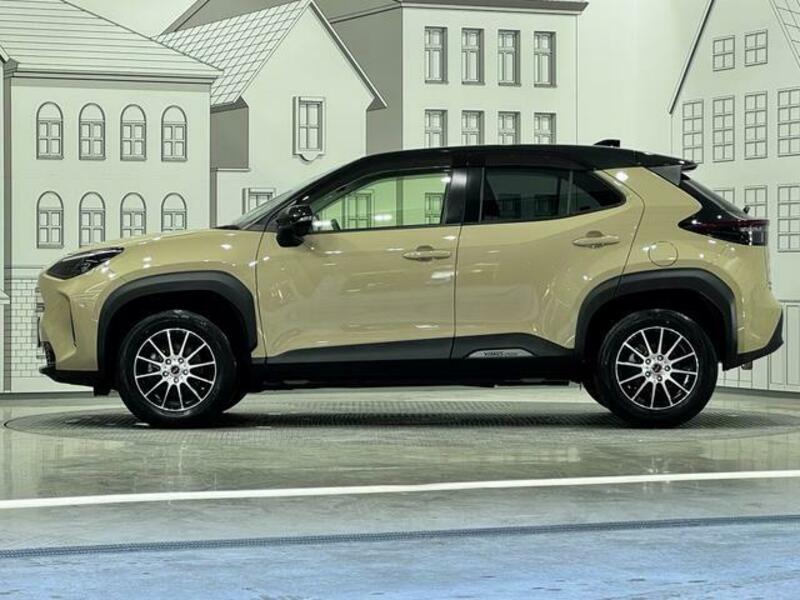 YARIS CROSS