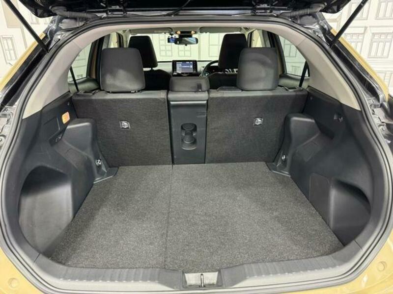 YARIS CROSS