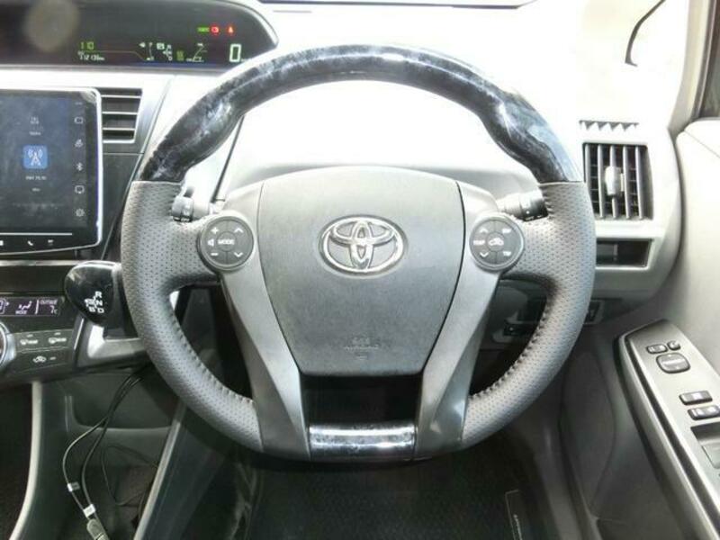 PRIUS ALPHA