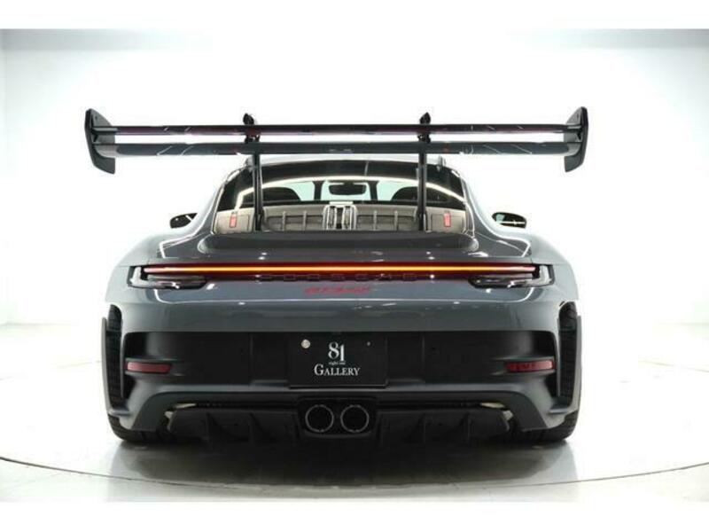 911
