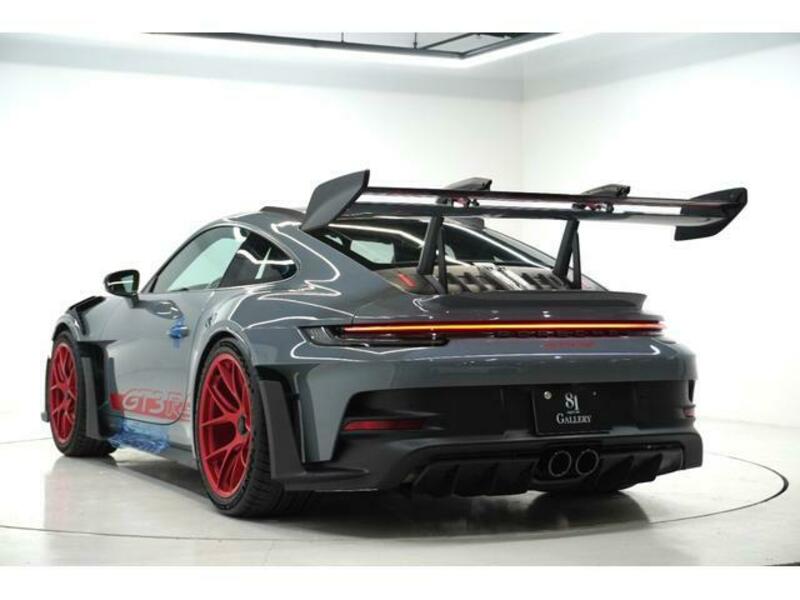 911