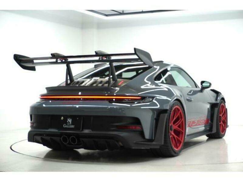 911