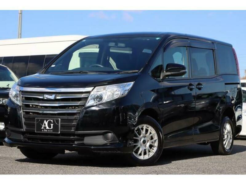TOYOTA NOAH