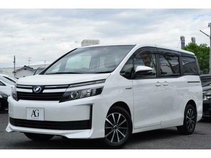 TOYOTA VOXY