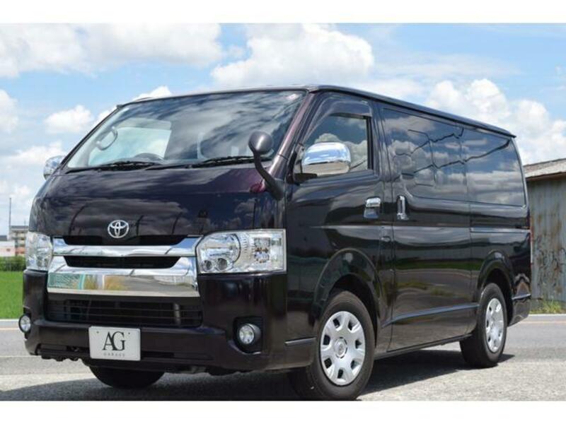 TOYOTA HIACE VAN