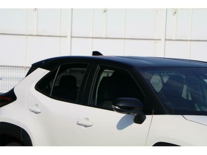 YARIS CROSS