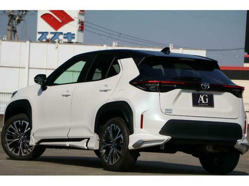 YARIS CROSS